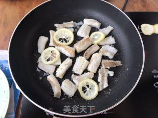 香煎柠香鳕鱼配蔬果沙拉的做法步骤：7