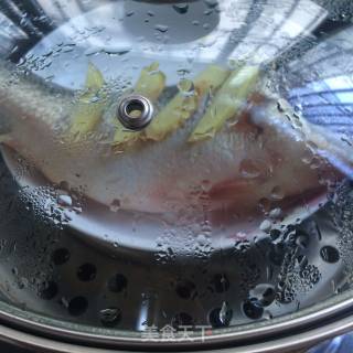 金针菇蒸鲈鱼的做法步骤：6