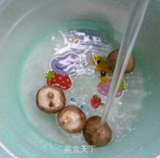香菇炒小白菜的做法步骤：5