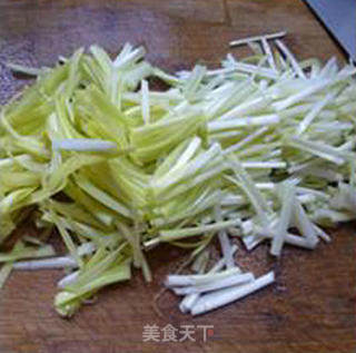 韭菜芽回锅小素鸡的做法步骤：4
