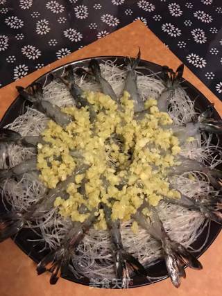 蒜蓉粉丝蒸虾的做法步骤：4