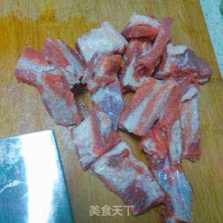 糖醋排骨的做法步骤：1