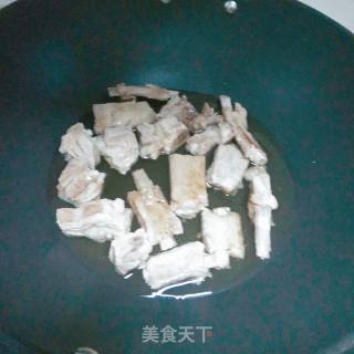 糖醋排骨的做法步骤：4