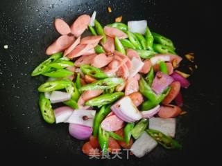 尖椒炒火腿肠的做法步骤：5