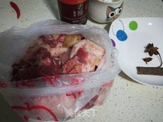 酱油猪蹄的做法步骤：2