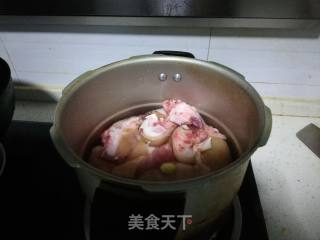 酱油猪蹄的做法步骤：3