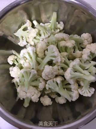 猪肉片炒花菜的做法步骤：2