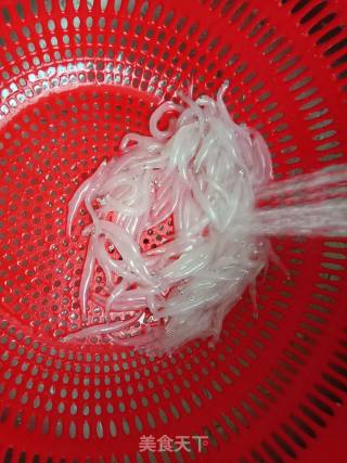 银鱼炒鸡蛋的做法步骤：1