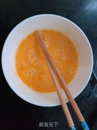 银鱼炒鸡蛋的做法步骤：3
