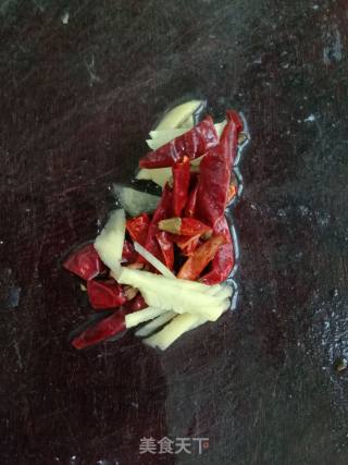 香菜炒猪鼻的做法步骤：3