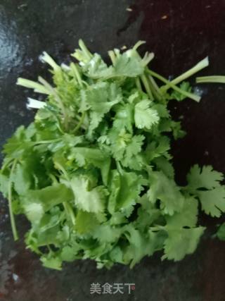 香菜炒猪鼻的做法步骤：4
