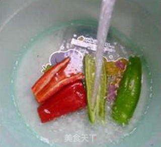 青红椒炒山药的做法步骤：3