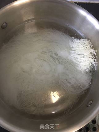 炒米粉的做法步骤：1