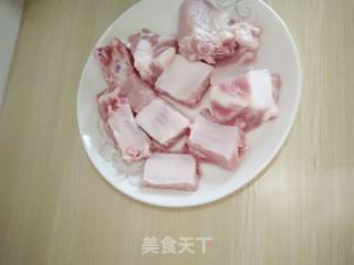排骨桂圆红枣芋头汤的做法步骤：1