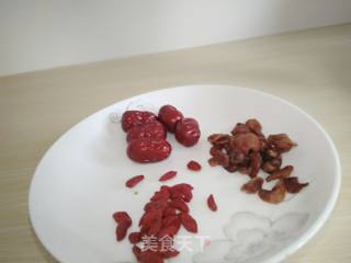 排骨桂圆红枣芋头汤的做法步骤：4