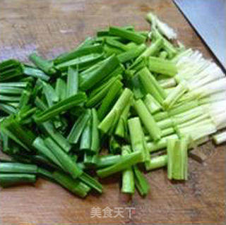 大蒜炒小油豆腐的做法步骤：4