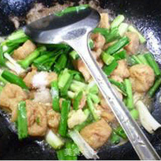 大蒜炒小油豆腐的做法步骤：9