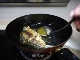 红烧鲫鱼的做法步骤：8