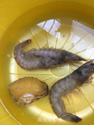 鲍鱼拌油菠菜的做法步骤：1