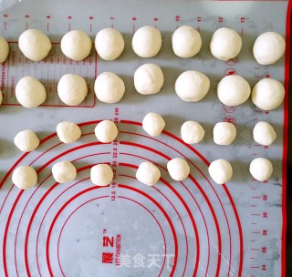 蛋黄酥的做法步骤：4