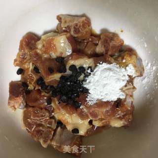 芋头蒸排骨的做法步骤：3