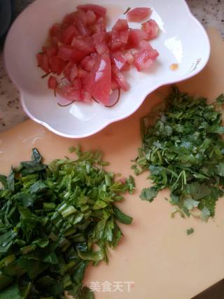 西红柿鸡蛋菠菜汤的做法步骤：1