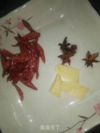 花生米烧猪脚的做法步骤：3