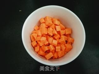 蜜薯红糖小米粥的做法步骤：1