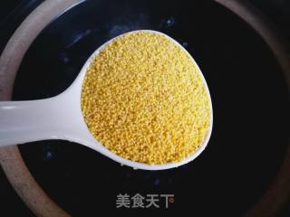 蜜薯红糖小米粥的做法步骤：3
