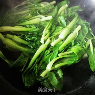 酱肉丝浇青菜的做法步骤：1