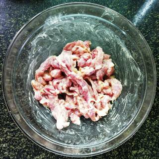 酱肉丝浇青菜的做法步骤：3