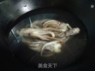 辣炒鱿鱼的做法步骤：1