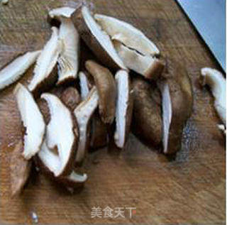 双菇炒面筋的做法步骤：8