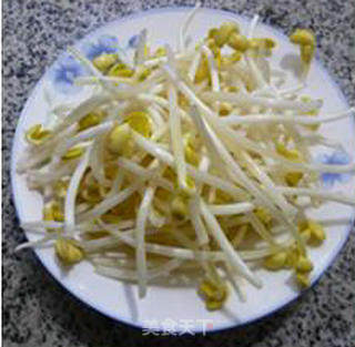 雪菜炒黄豆芽的做法步骤：1