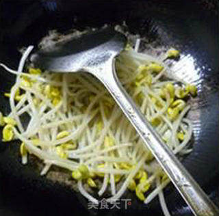 雪菜炒黄豆芽的做法步骤：5