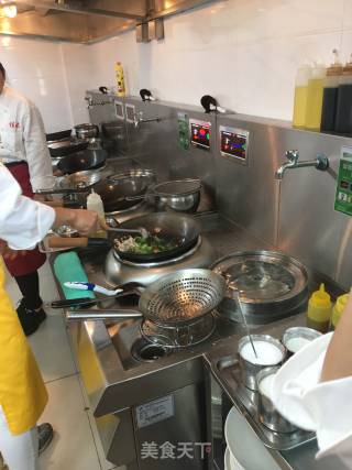 西兰花白玉菇炒肉片的做法步骤：2