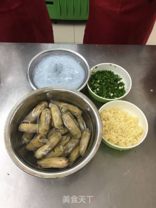 蒜蓉粉丝蒸蛏子的做法步骤：1
