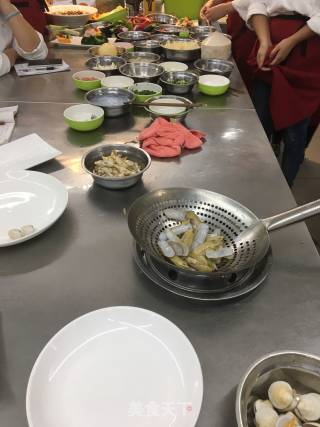 蒜蓉粉丝蒸蛏子的做法步骤：3