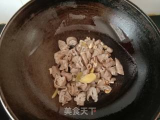 麻辣肥肠的做法步骤：9