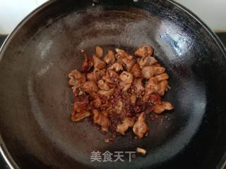 麻辣肥肠的做法步骤：11