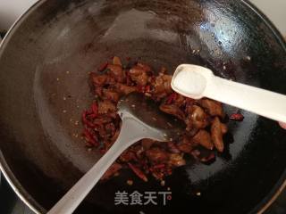 麻辣肥肠的做法步骤：16