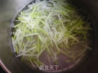 萝卜丝方便面的做法步骤：3