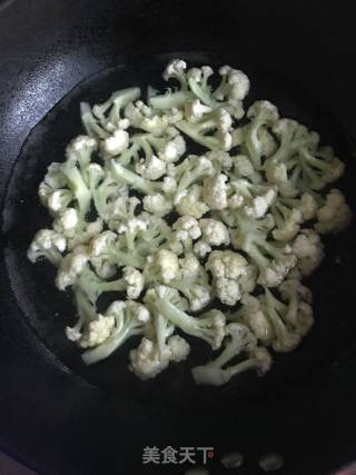 番茄炒花菜的做法步骤：2