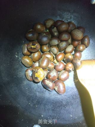 炒栗子的做法步骤：2