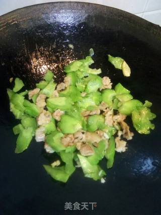 苦瓜炒肉的做法步骤：6