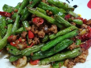 干煸肉末四季豆的做法步骤：1