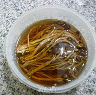 茶树菇炒土豆丝的做法步骤：2