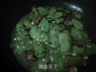 腊肉炒扁豆的做法步骤：3
