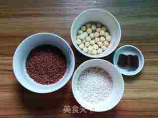 莲子双米粥的做法步骤：1