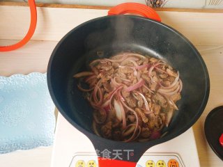 洋葱炒牛肉粒的做法步骤：8